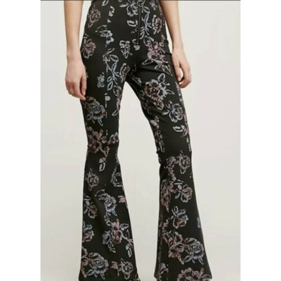 Free People Pants - FREE PEOPLE FLORAL BOHO FLARE PANTS .. Size 6